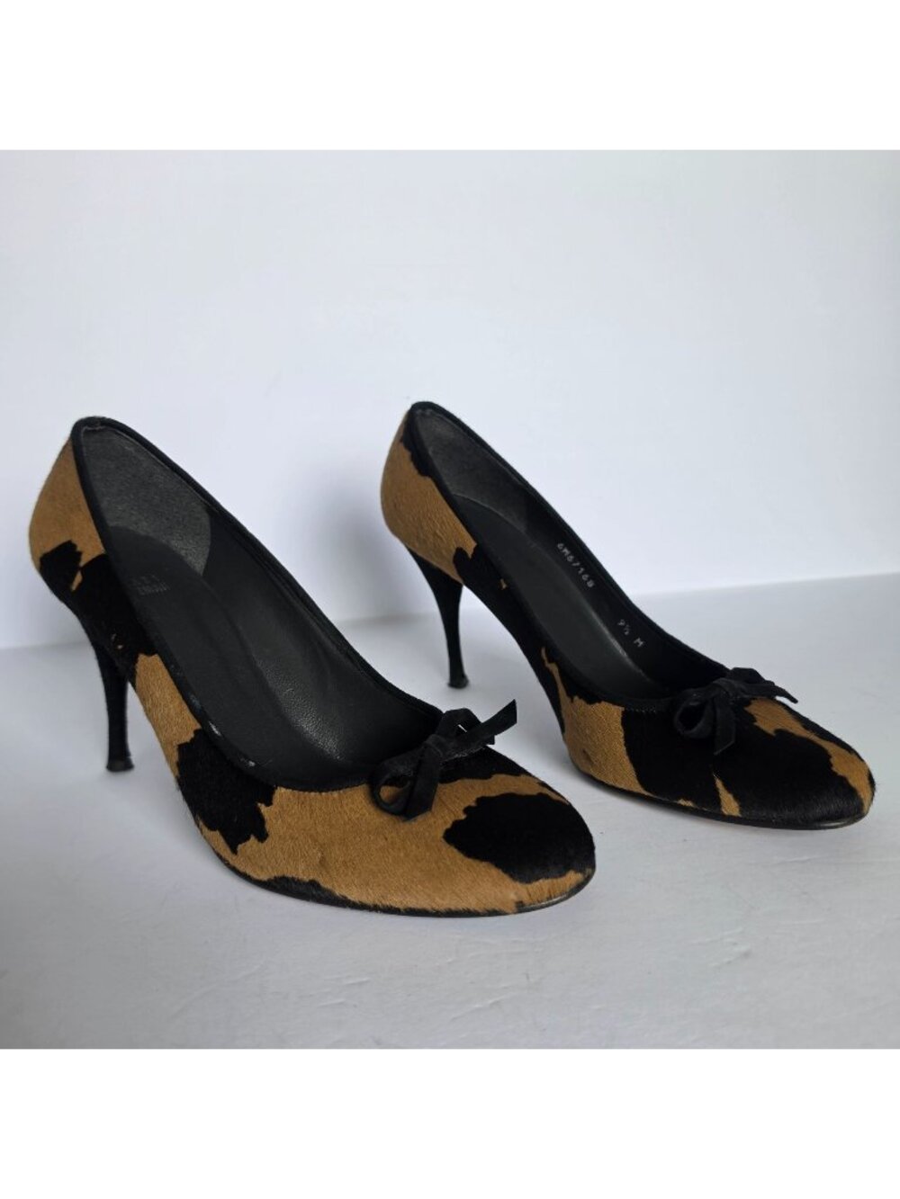 Stuart Weitzman Cow Print Calf Hair Pumps Size 9.5 M Brown Black Bow Heels Y2K